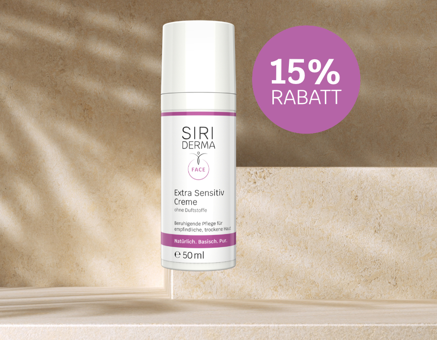 Extra-Sensitiv-Creme auf sandfarbenen Hintergrund mit 15% Störer in lila