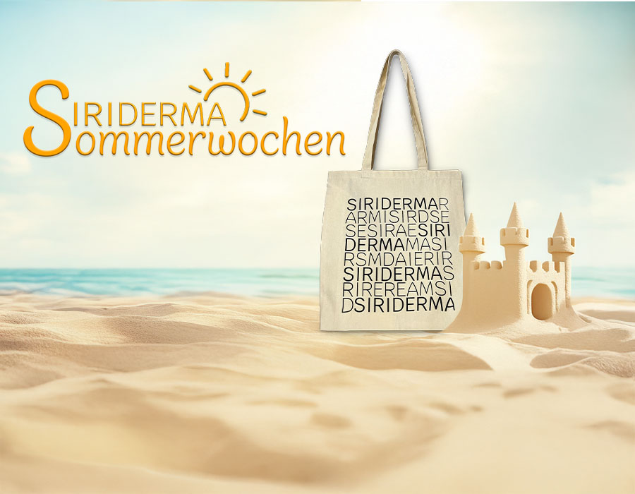 SIRIDERMA Sommerwochen: Shopping-Bag auf Sandstrand neben Sandburg und türkisem Ball